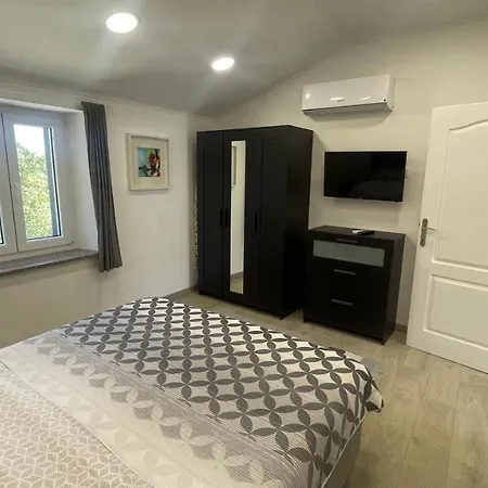 Istrian Stone Lenny Near