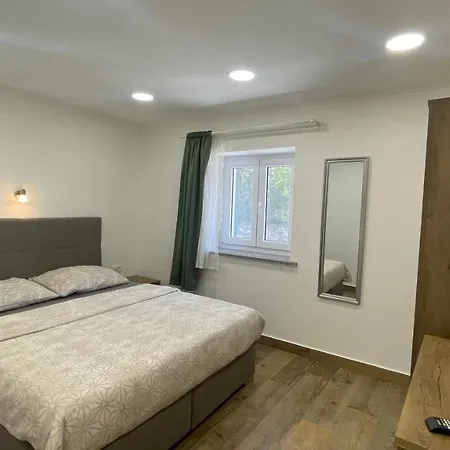 Istrian Stone Lenny Near Villa Poreč