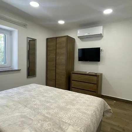 Istrian Stone Lenny Near Villa Poreč