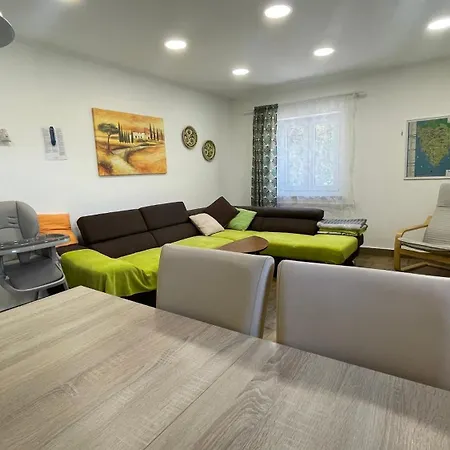 Istrian Stone Lenny Near Villa Poreč