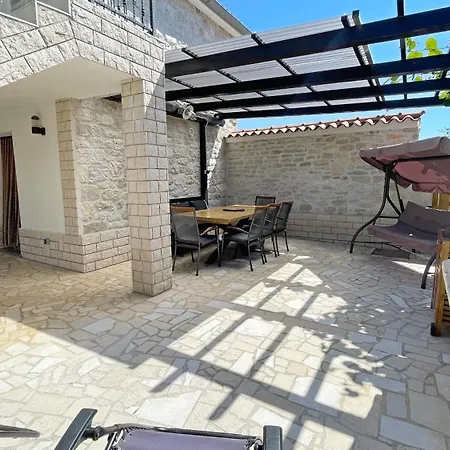 Villa Istrian Stone Lenny Near