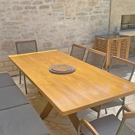 Istrian Stone Lenny Near