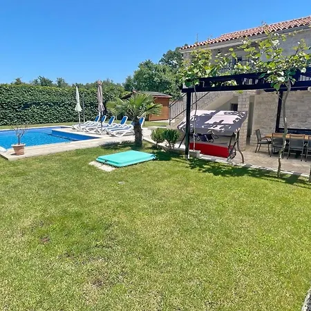 Villa Istrian Stone Lenny Near *