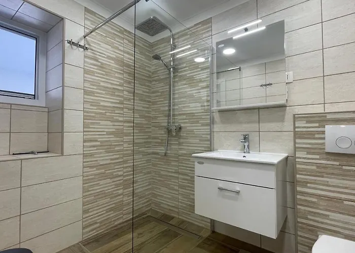 Istrian Stone Lenny Near *