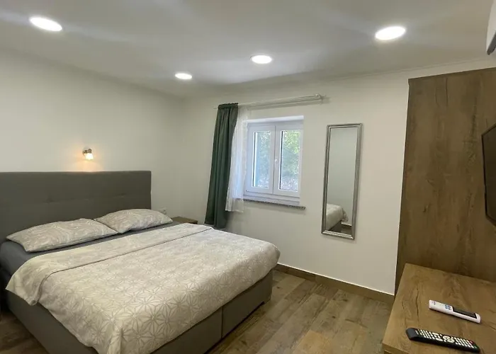 Istrian Stone Lenny Near Villa Poreč