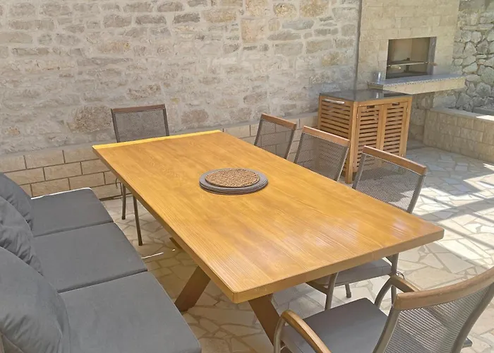 Istrian Stone Lenny Near