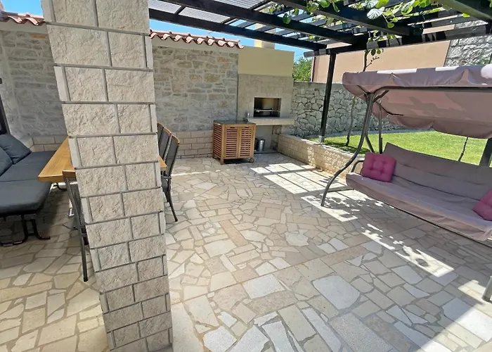 Istrian Stone Lenny Near *